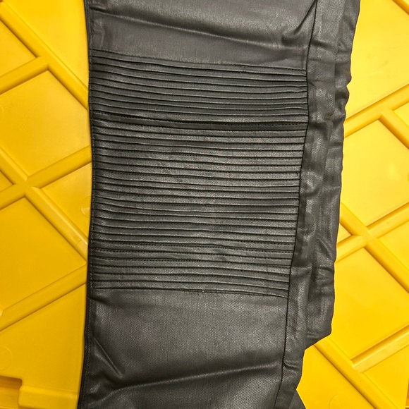 H&M Conscious Denim Coated Jeans - Picture 11 of 15